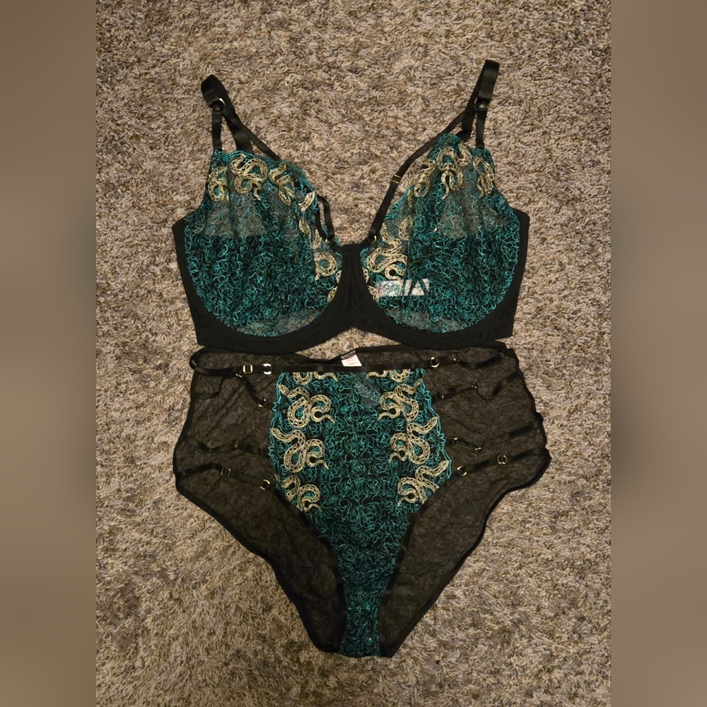 Playful Promises Dakota Green & Gold Snake Set View 2